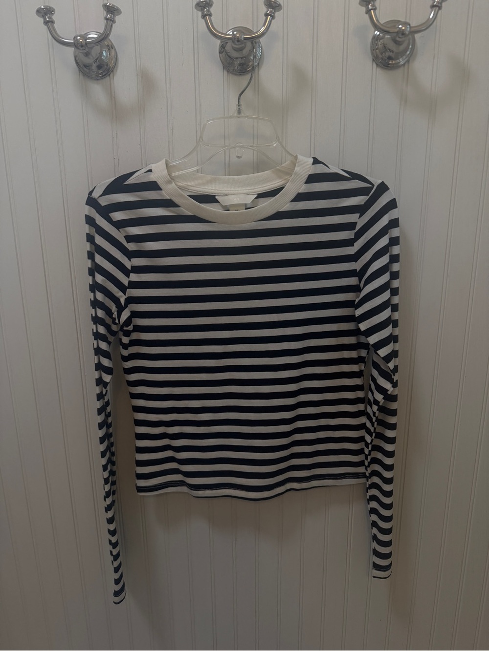 H&M Black and White Striped Long-Sleeve Crewneck Top